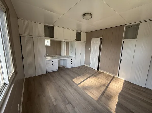 695 McKinley Ave, Bedford, OH 44146