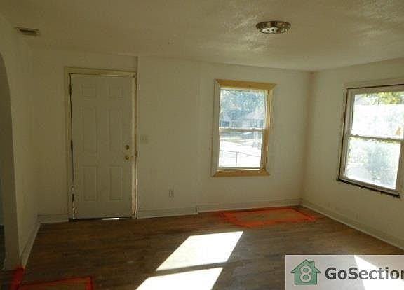 4th image of 8600 Roberts St