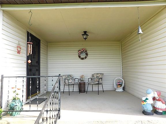 3rd image of 981 E Barachel Ln