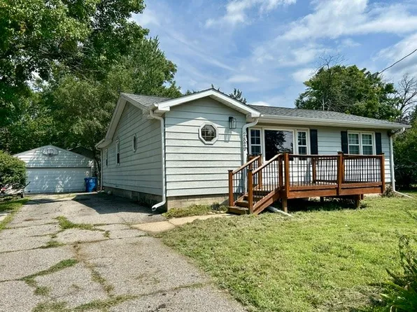 2829 E 36th Ct, Des Moines, IA 50317