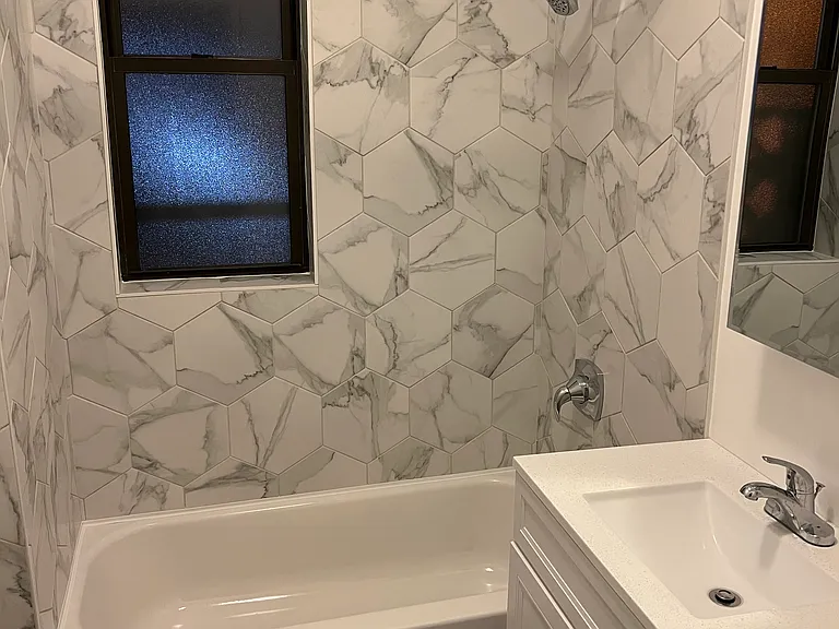 905 W Cornelia Ave #2W — Photo 5