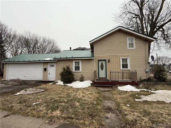 146 Prospect St, Lockport, NY 14094