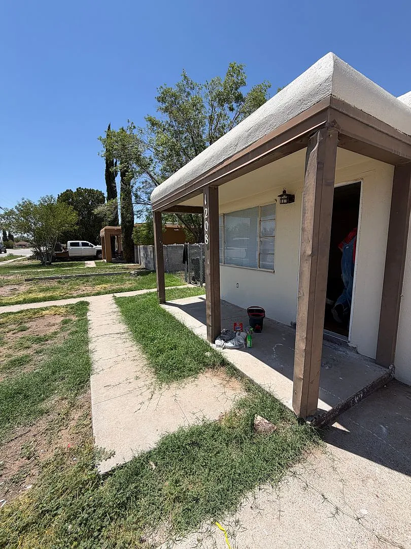 6plex Church 1206 — Photo 2