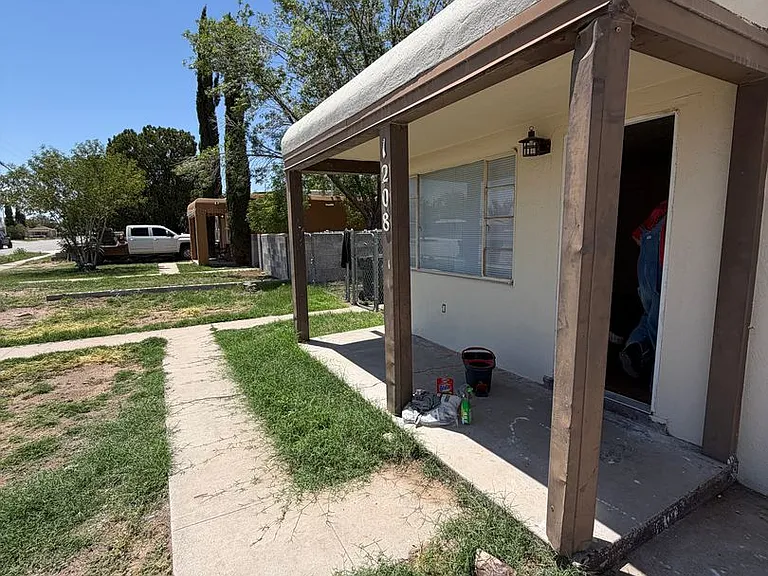 1206 W Church St — Photo 3