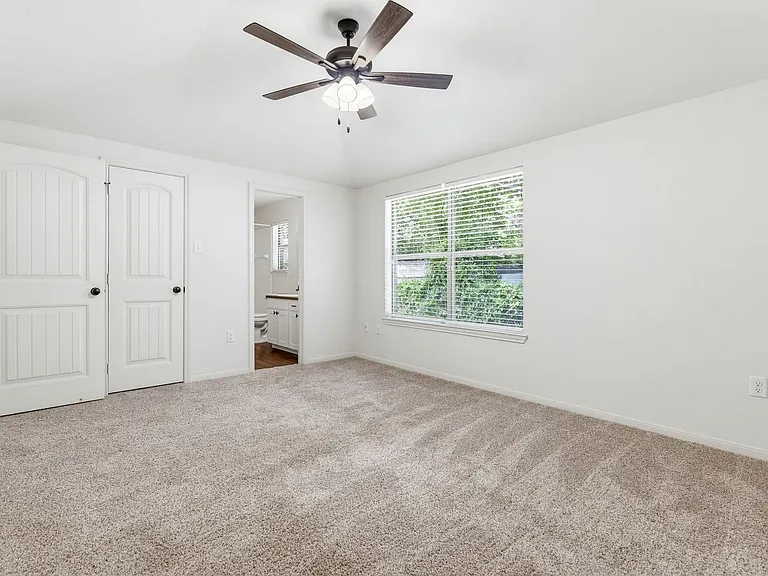 108 E Reagan Ave — Photo 9