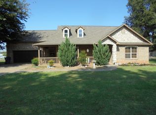 610 W Choctaw St, Lindsay, OK 73052