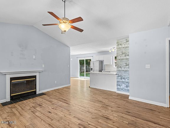 4th image of 135 Daphne Drive
