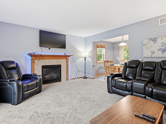 3rd image of 407 Kleine St