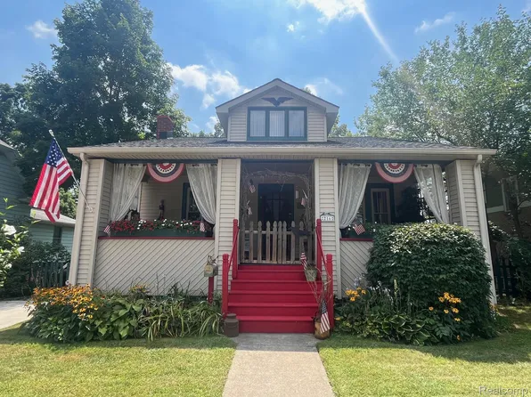 216 E Flint St, Lake Orion, MI 48362