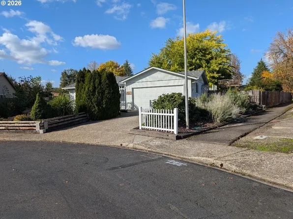 311 SW Jasmine Ct, McMinnville, OR 97128