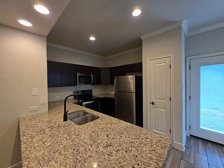 6423 Melanzane Ave #4 — Photo 4