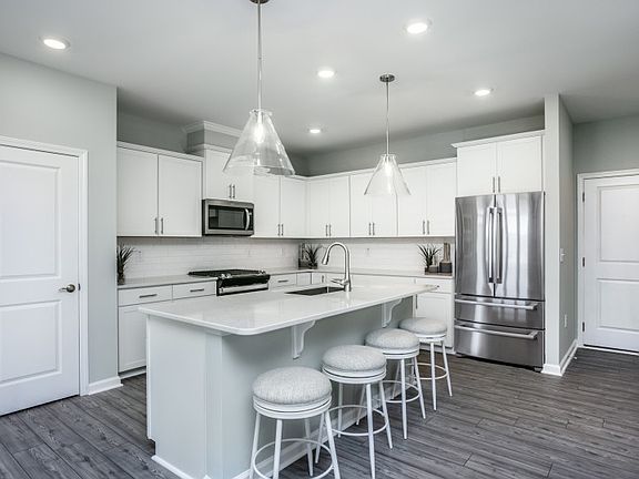 Large Island with Extra Seating