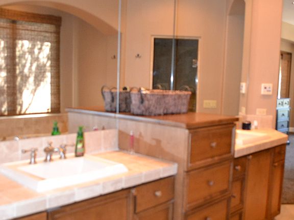 4th image of 8111 E Greythorn Dr