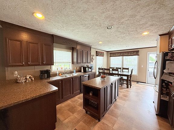 3rd image of 111 Burleson Dr
