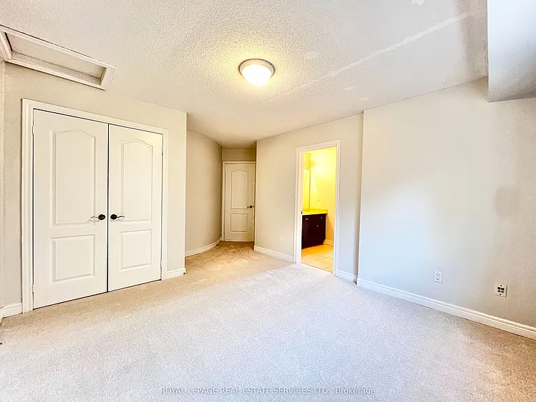 3306 Fox Run Cir — Photo 30