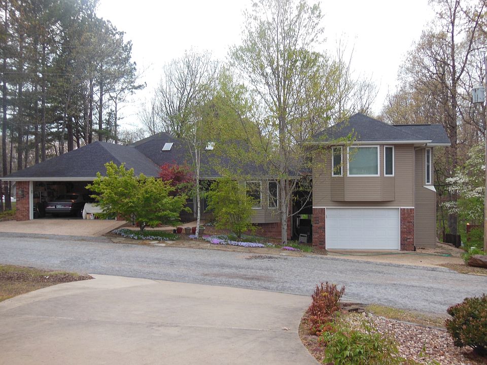 2nd image of 26 Tuxford Cir