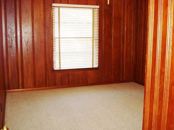 4th image of 206 Marie Antoinette St
