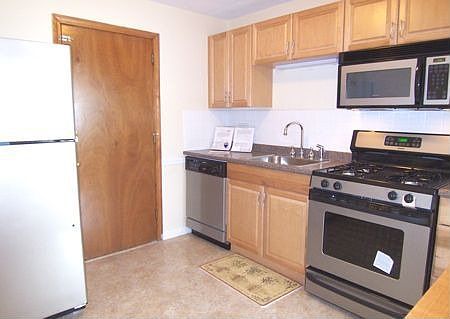 Eat-in kitchen