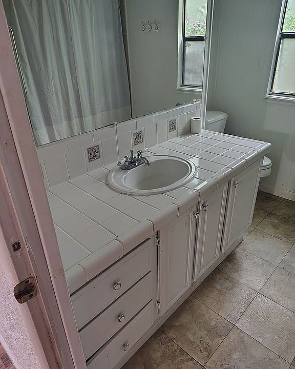 1st image of 106 Scarlet Dr