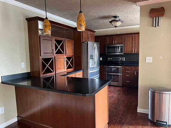 2nd image of 540 Park Ln
