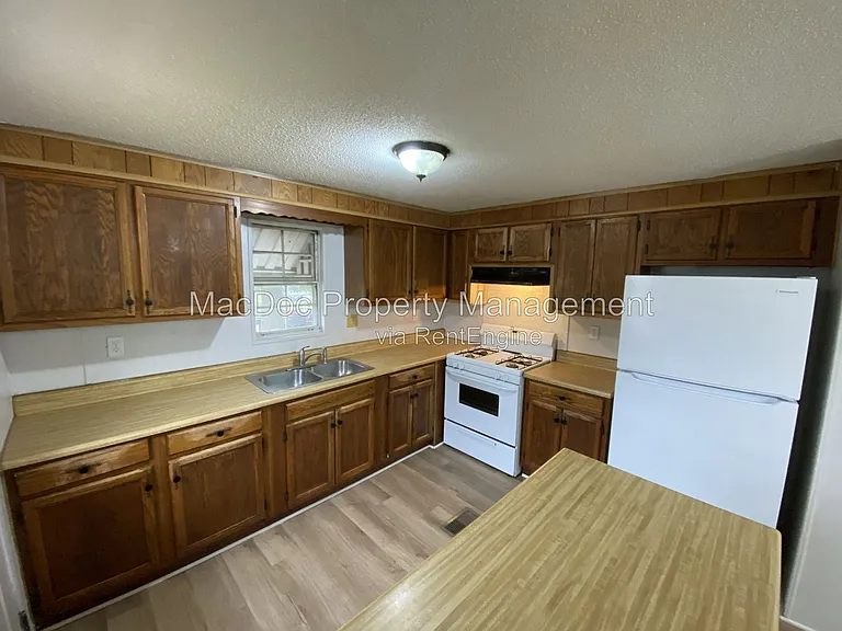 900 White St — Photo 8