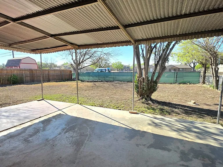 226 Antrim Dr — Photo 33