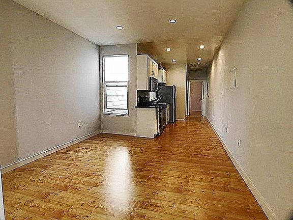 3rd image of 718 Clementina St #A
