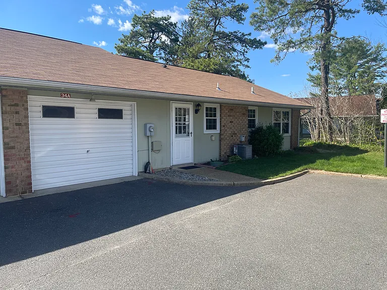 34A Cambridge Cir — Photo 3