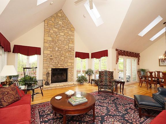 3rd image of 8941 Symmes Trace Ct