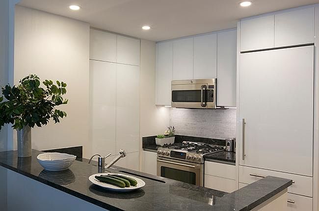 1st image of 320 W 38th St APT 904