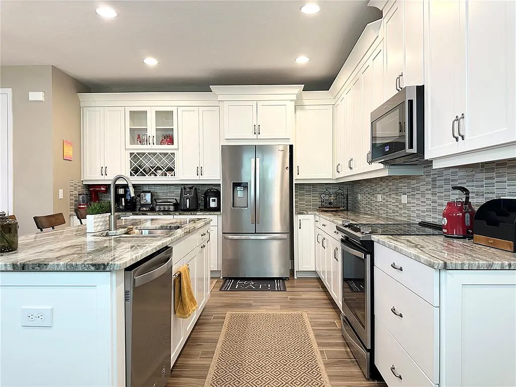 4 bed, 3.0 bath, 2052 sqft, $3,400 — Photo 1