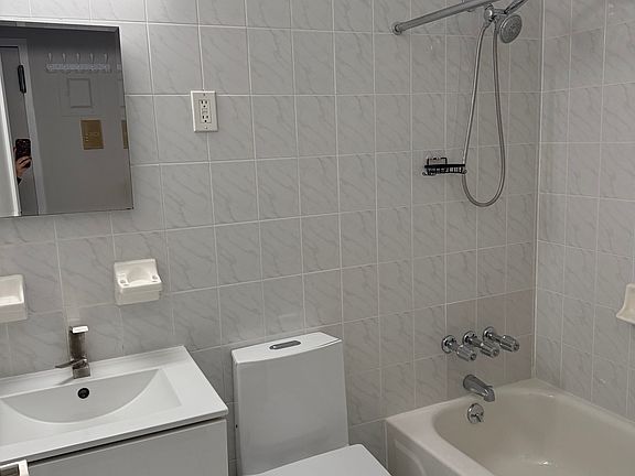 5th image of 250 W 100th St #717