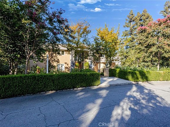 2nd image of 1377 Knoll Rd