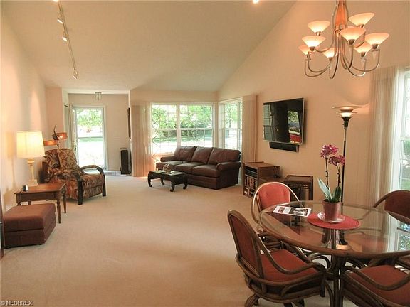 3rd image of 188 Kensington Ct