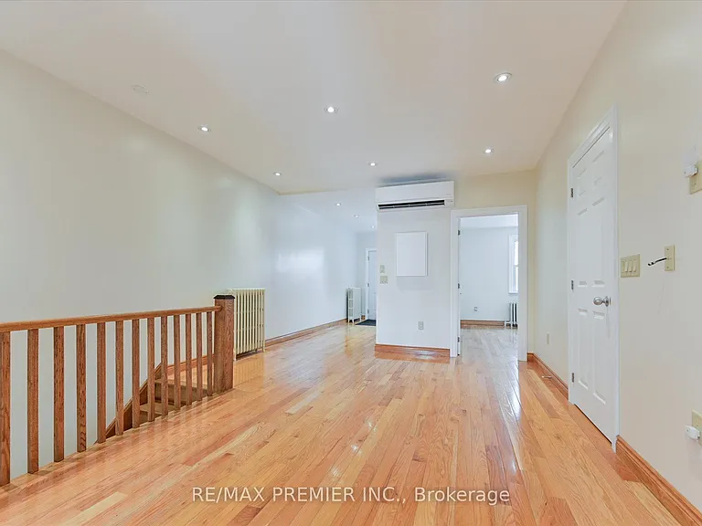 1575 Bayview Ave — Photo 4