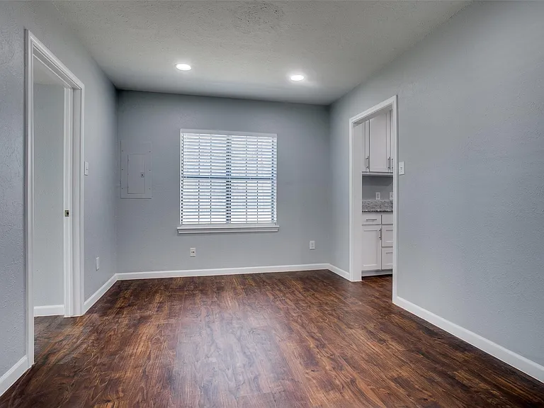 7619 Morton St — Photo 17