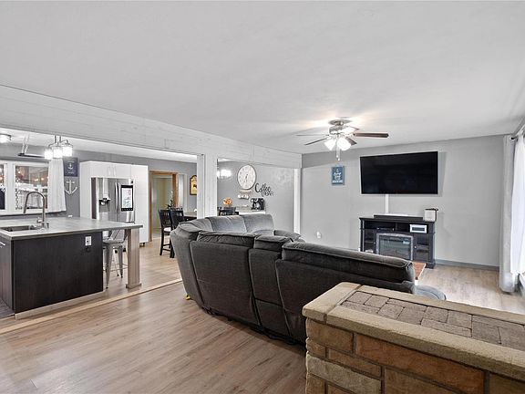 3rd image of 108 Southgate Dr
