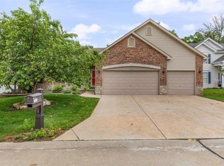 5190 Romaine Spring Dr, Fenton, MO 63026