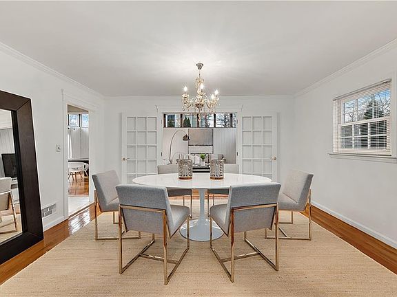 5th image of 136 Highland Rd