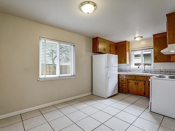 3rd image of 2101 Willester Ave