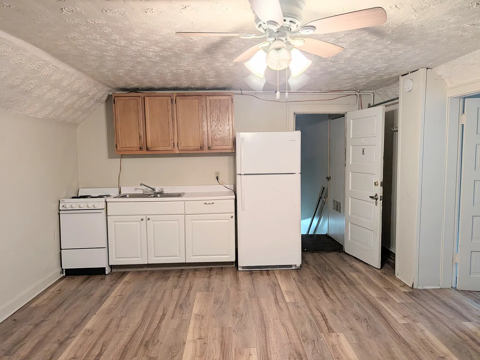 72 E Blake Ave — Photo 3