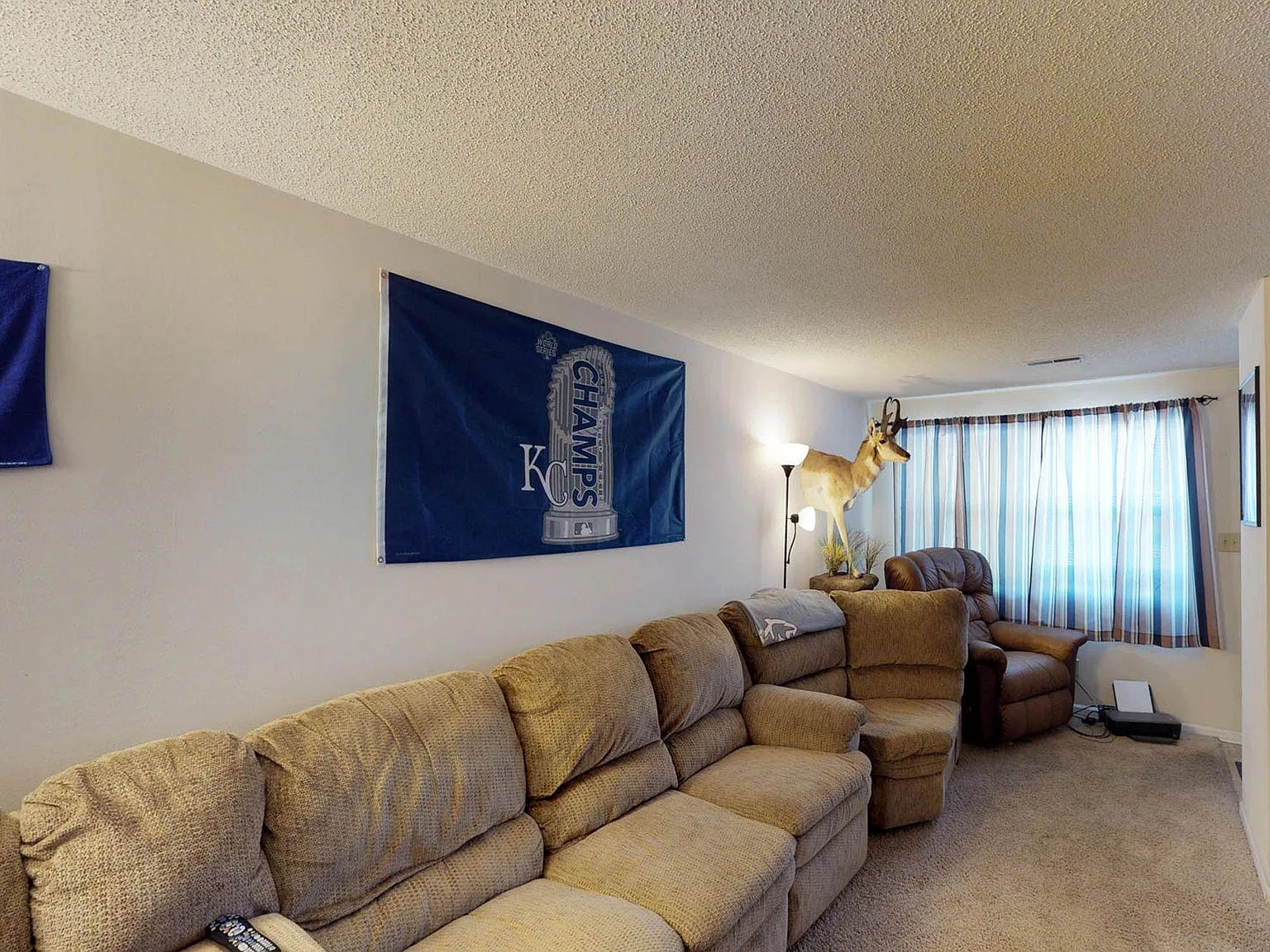 2 bed, 1.5 bath, 734 sqft, $900 — Photo 4