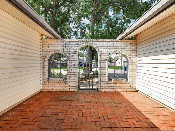 2nd image of 6107 Pecan Trail St