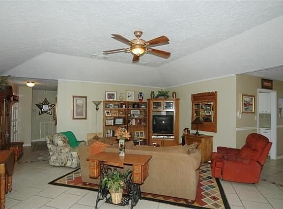 4th image of 216 Meadow Bend Dr