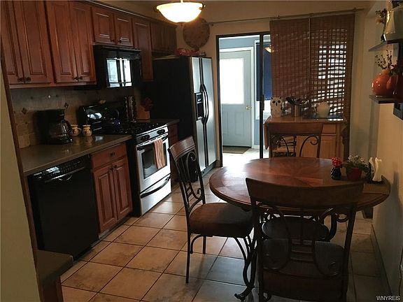 3rd image of 343 Woodside Ave
