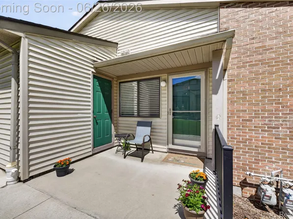378 Spring Brooke Dr #40, Brighton, MI 48116