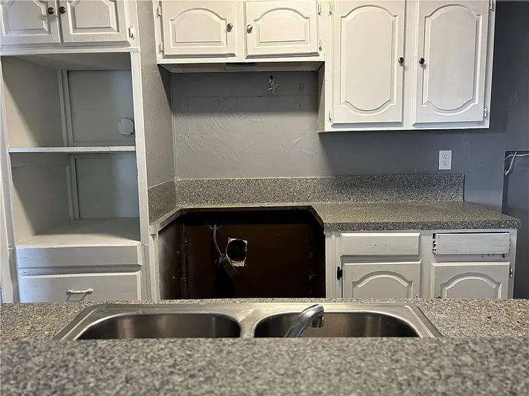 711 W Lakeside Dr — Photo 6