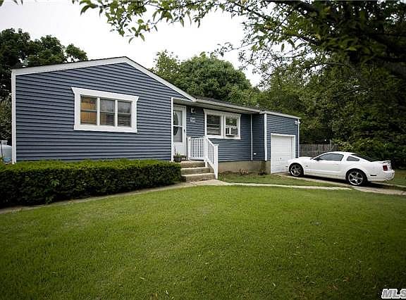 4th image of 277 Hampton Ave