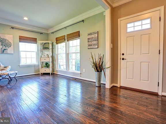 4th image of 65 Fox Hollow Dr