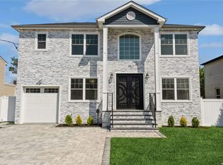 11 Romscho St, Bethpage, NY 11714